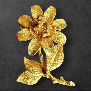 Vintage Art Deco Style Yellow Gold Tone - Floral Design Etched Pin Brooch
